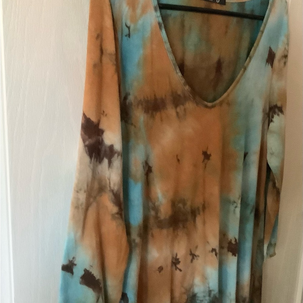 COIN 1004 Brand Asymmetrical long sleeved top, multi color, size L. - Picture 5 of 6